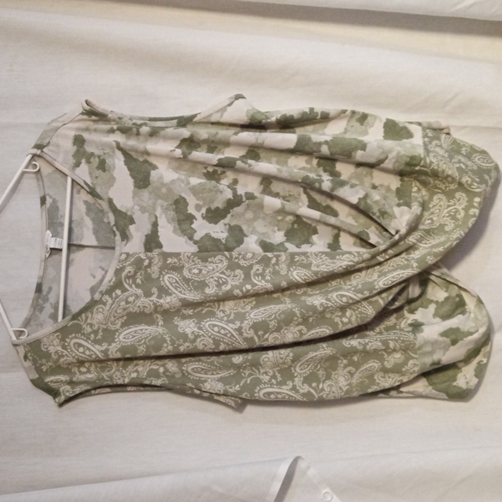 Cato camo green sleeveless blouse paisley detail Size 22/24W Gorpcore Layer Fall